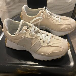 New Balance 327 Women's Cream Sneakers